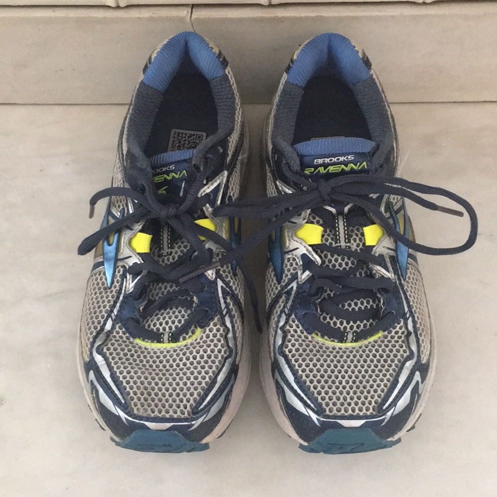 Brooks Ravenna Tennis Shoes
